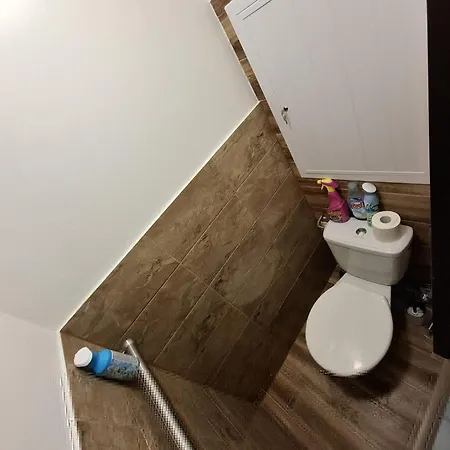 2 Izbovy 65 M2 So 4 Lozkami Nitra